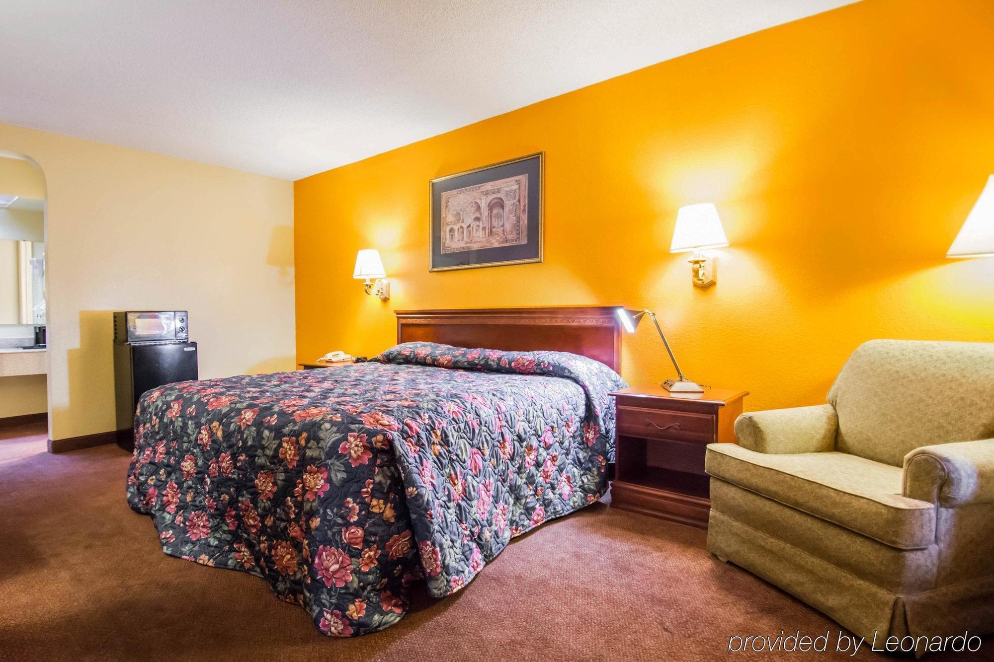 Americas Best Value Inn - Гейнсвилл Экстерьер фото